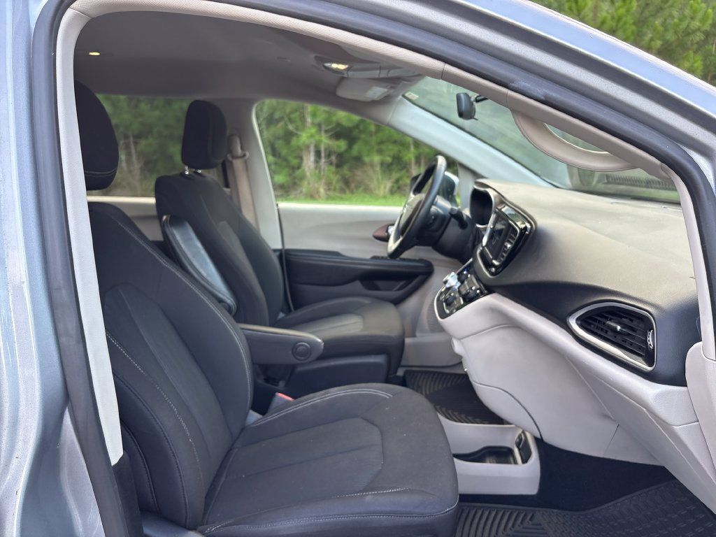 Used 2021 Chrysler Voyager LX FWD image 29