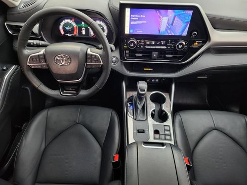 Used 2023 Toyota Highlander Platinum FWD image 26
