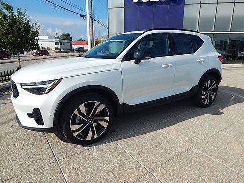 New 2026 Volvo XC40 B5 Ultra w/ Climate Package AWD/4WD image 11