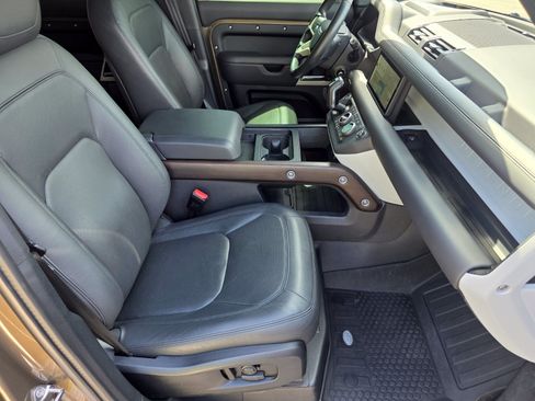 Certified 2024 Land Rover Defender 110 SE AWD/4WD image 3