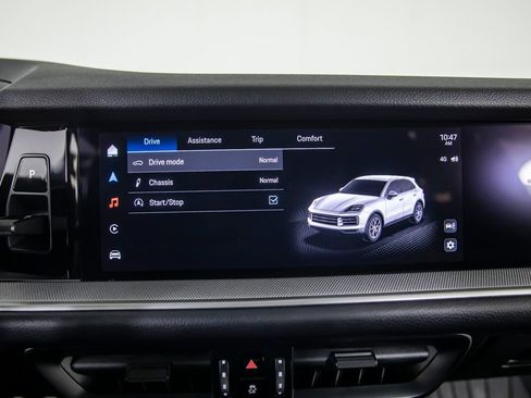 Used 2025 Porsche Cayenne AWD/4WD image 28