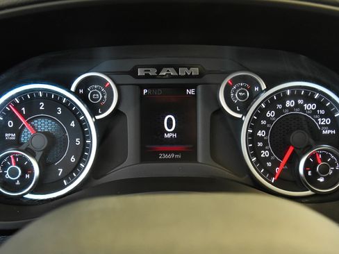 Used 2025 RAM 2500 Big Horn AWD/4WD image 32
