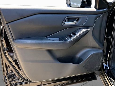 Certified 2026 Nissan Rogue SV FWD image 22