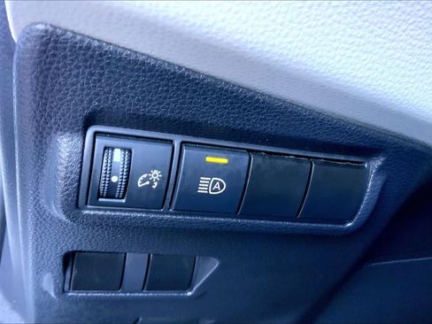 Used 2025 Toyota Corolla Cross L image 33