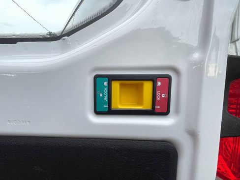 Used 2018 Ford Transit 250 130 Low Roof RWD image 19