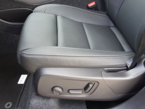 New 2026 Volvo XC40 B5 Plus w/ Protection Package Premier image 19