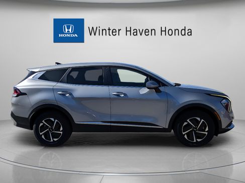 Used 2023 Kia Sportage LX image 9