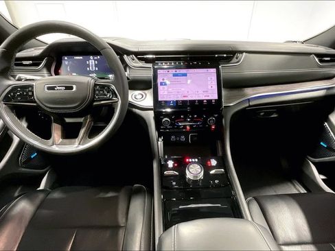 Used 2024 Jeep Grand Cherokee Overland w/ Luxury Tech Group IV AWD/4WD image 18