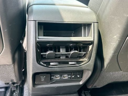 Used 2024 Jeep Grand Cherokee Limited w/ Black Appearance Package AWD/4WD image 27