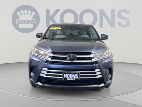Used 2019 Toyota Highlander Plus AWD/4WD image 4