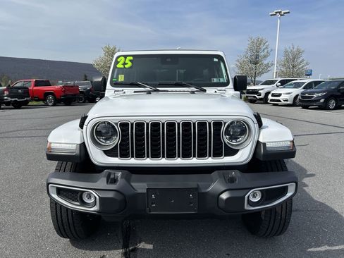 Used 2025 Jeep Wrangler Sahara w/ Safety Group image 12