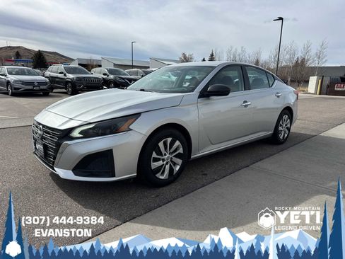 Used 2024 Nissan Altima 2.5 S image 7