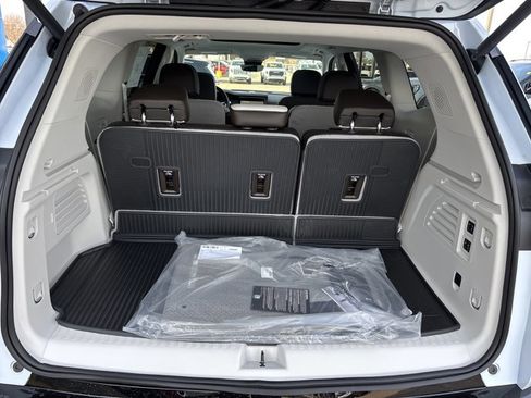 New 2026 GMC Acadia Denali w/ Super Cruise Package image 7