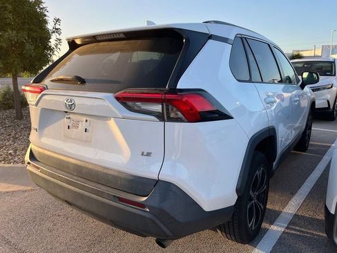 Used 2020 Toyota RAV4 LE FWD image 4