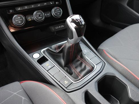 Used 2024 Volkswagen Jetta GLI 40th Anniversary Edition image 40