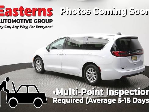 Used 2023 Chrysler Pacifica Touring-L FWD image 65