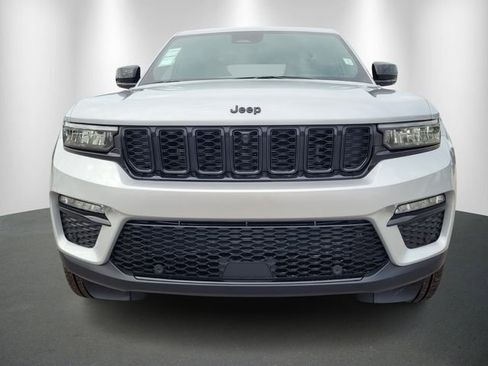 New 2025 Jeep Grand Cherokee Limited w/ Luxury Tech Group II RWD image 2