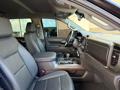 Used 2026 GMC Sierra 1500 SLT RWD image 11