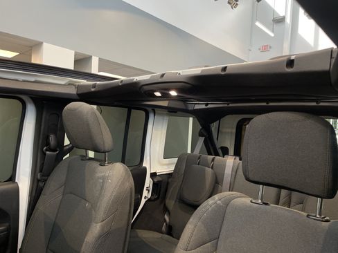 Used 2024 Jeep Wrangler Unlimited AWD/4WD image 30