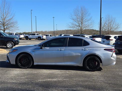 Used 2022 Toyota Camry SE image 11