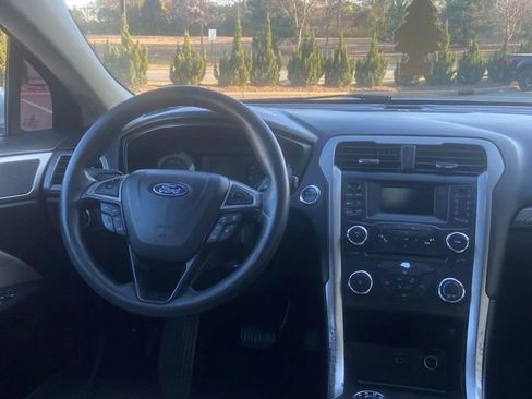 Used 2018 Ford Fusion S image 10