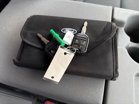 Used 2012 Ford F150 XLT w/ XLT Chrome Pkg image 44