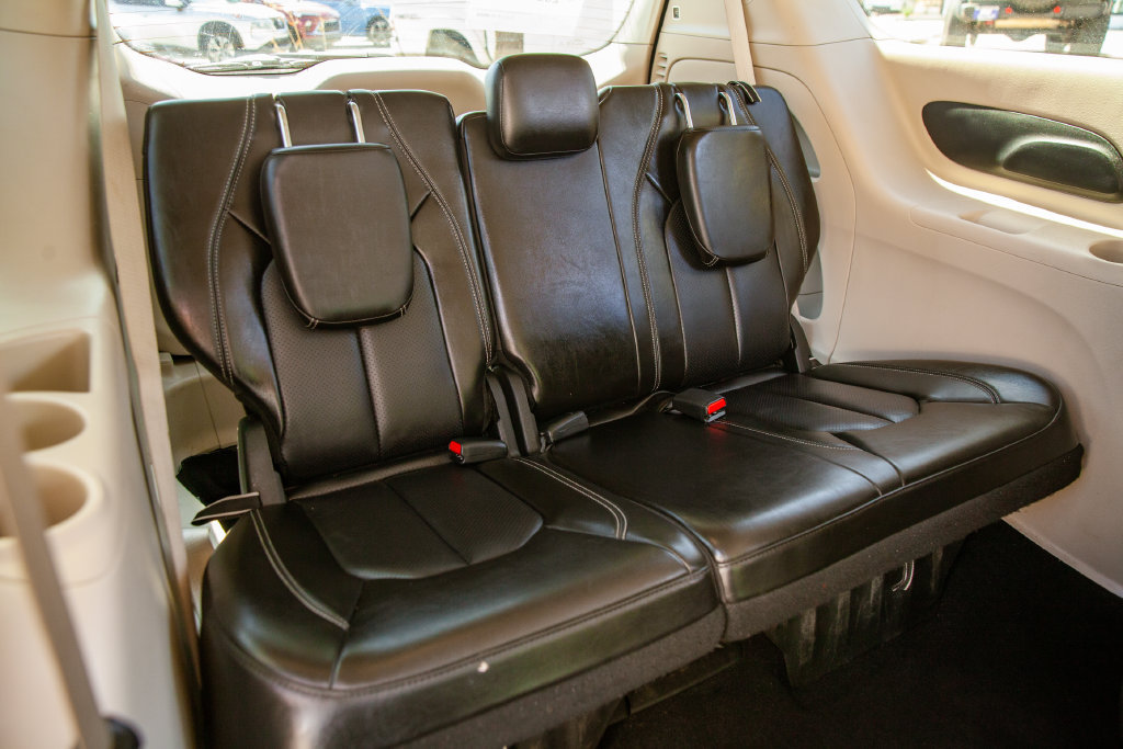 Used 2023 Chrysler Pacifica Touring-L FWD image 13