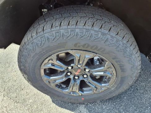 New 2025 GMC Canyon Elevation w/ Convenience Package image 14