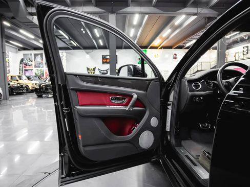 Used 2019 Bentley Bentayga image 22