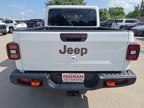 Used 2025 Jeep Gladiator Mojave w/ Steel Bumper Group AWD/4WD image 5
