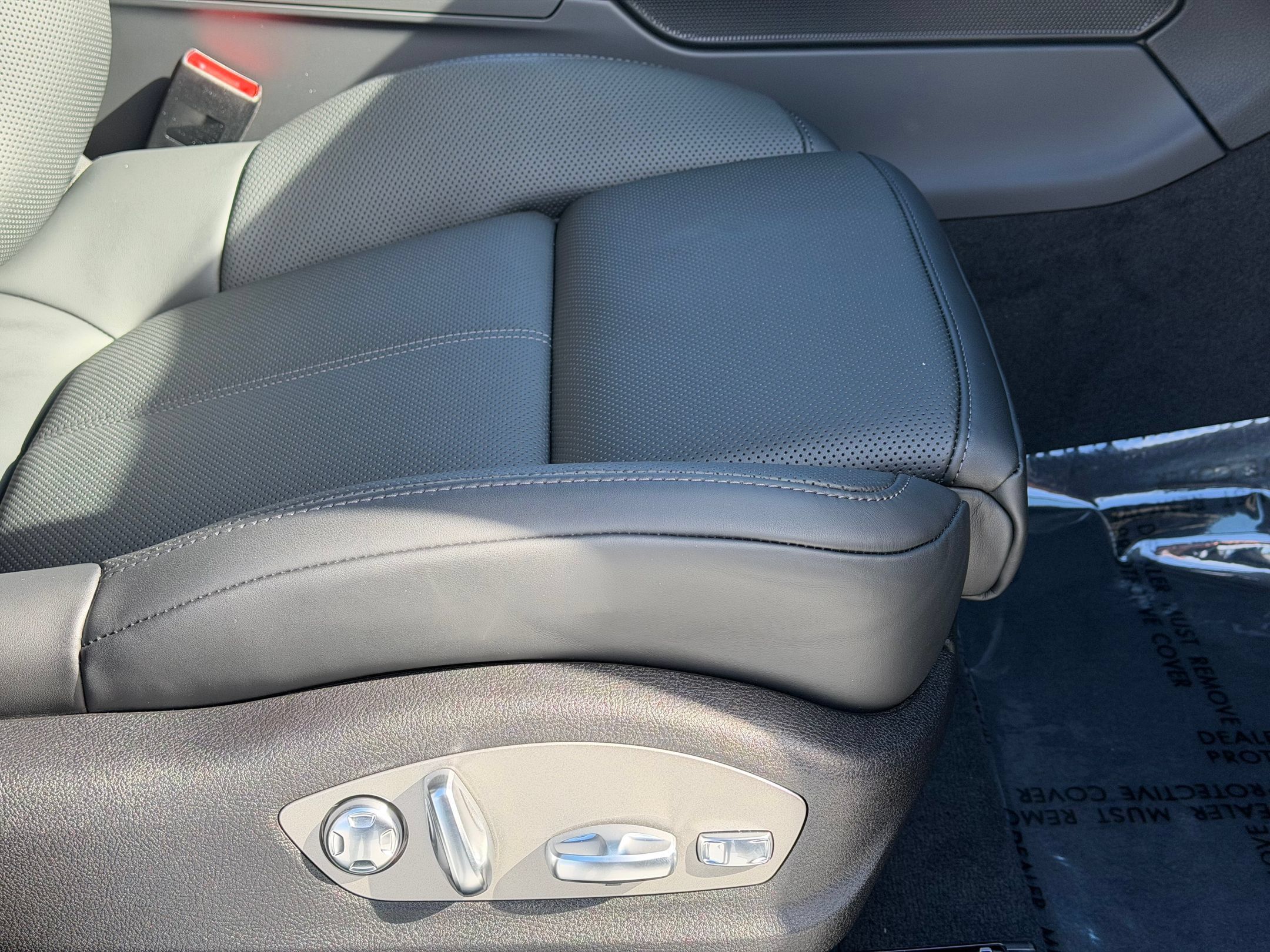 Used 2026 Porsche Macan Turbo AWD/4WD image 16