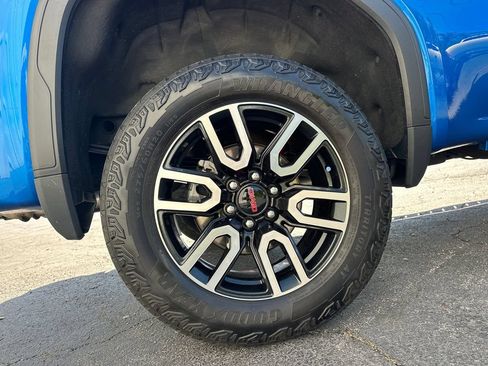 Used 2023 GMC Sierra 1500 AT4 w/ AT4 Premium Package AWD/4WD image 18
