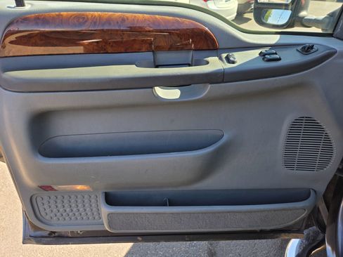 Used 2002 Ford F250 Lariat image 7