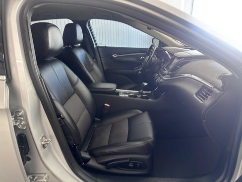 Used 2019 Chevrolet Impala LT FWD image 10