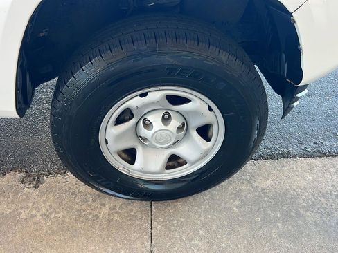 Used 2016 Toyota Tacoma SR image 36