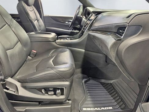 Used 2019 Cadillac Escalade Platinum image 31