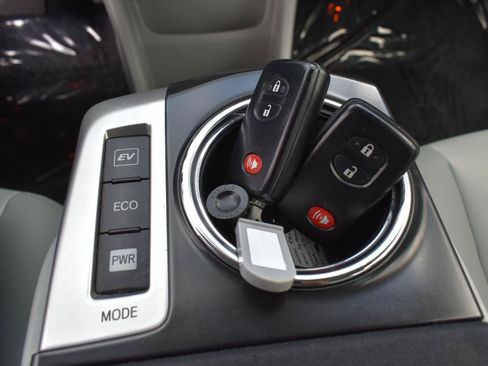 Used 2012 Toyota Prius V Five FWD image 24