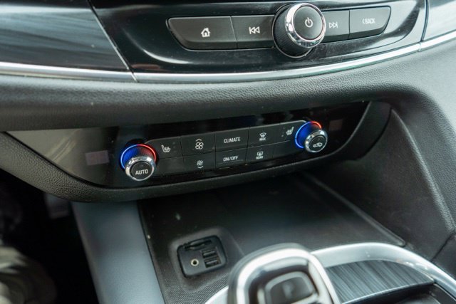 Used 2020 Buick Enclave Essence AWD/4WD image 23