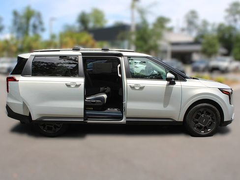 New 2026 Kia Carnival EX FWD image 18