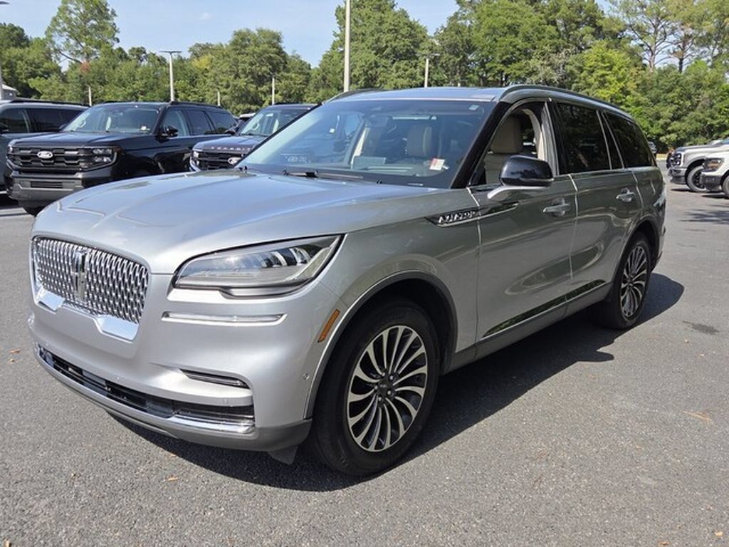 Used 2023 Lincoln Aviator Reserve w/ Equipment Group 201A AWD/4WD image 3