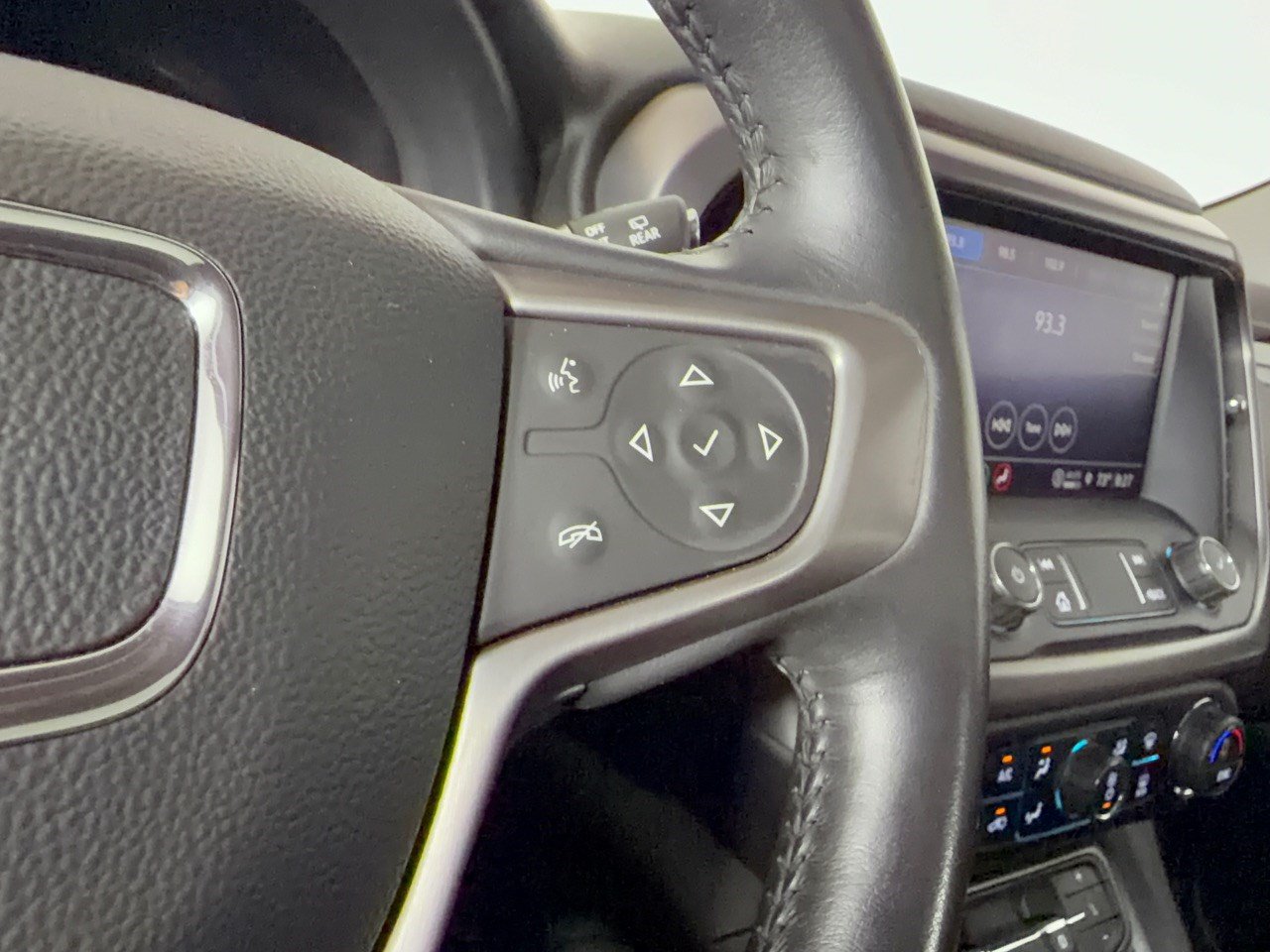 Used 2022 GMC Acadia AT4 w/ Technology Package AWD/4WD image 19