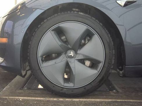 Used 2020 Tesla Model 3 Standard Range RWD image 13
