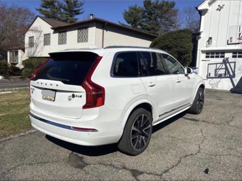 Used 2023 Volvo XC90 B6 Plus image 10