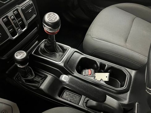 Used 2018 Jeep Wrangler Unlimited Sahara image 27