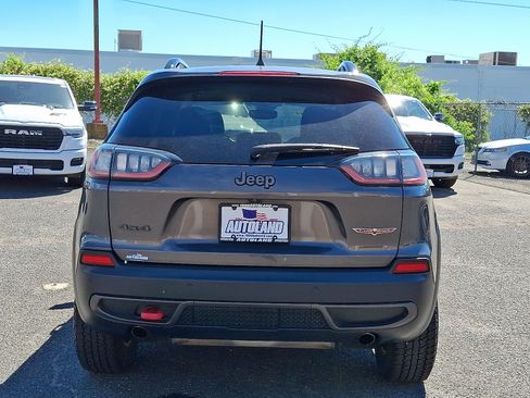 Used 2022 Jeep Cherokee Trailhawk w/ Comfort/Convenience Group AWD/4WD image 6
