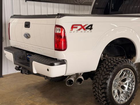Used 2015 Ford F250 Lariat w/ Lariat Interior Package AWD/4WD image 32