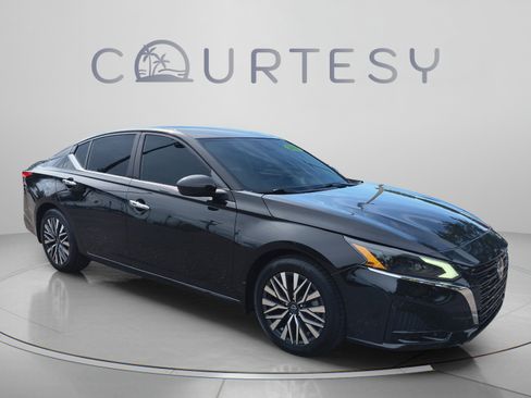 Certified 2023 Nissan Altima 2.5 SV FWD image 9