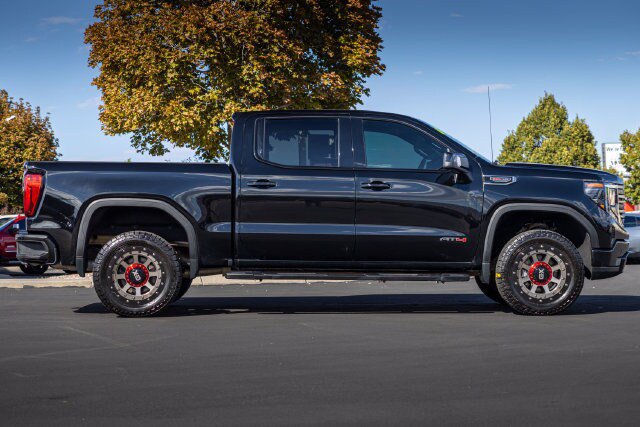 Used 2022 GMC Sierra 1500 AT4 w/ Technology Package AWD/4WD image 5