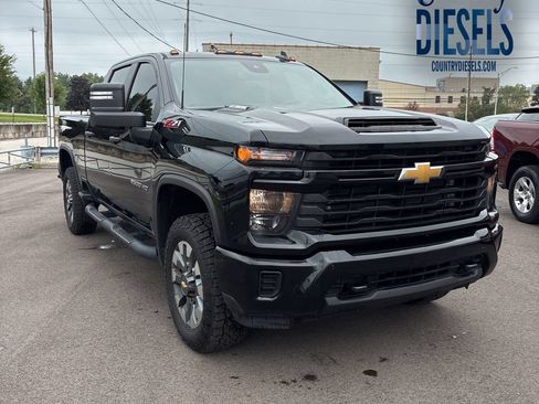 Used 2024 Chevrolet Silverado 2500 Custom w/ Custom Value Package AWD/4WD image 1