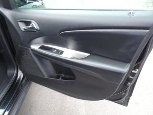 Used 2018 Dodge Journey SE image 13